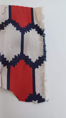 Silky Hexagoane Rosu Alb Bleumarin MAT1013