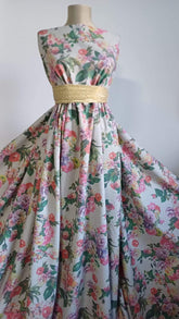 Stofa Pepit Gri/Bej cu Buchete Trandafiri Rosu Mov STO1211