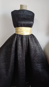 Material Matlasat Negru, model dungat, pe fata fas tip moncler iar pe dos tricotat STO1377