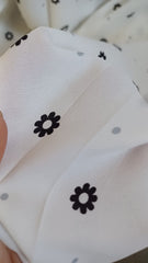 Crep Regal Alb cu floricele negre si picatele gri VOAL1132