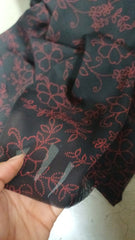 Voal Plin Negru cu Flori Conturate Rosii VOAL1040