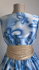 Mătase Satinata cu Flori Stilizate Albastru/Bleo/Alb MAT1223