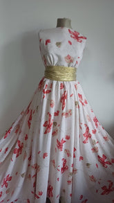 Voal Chifon – Imprimeu Floral Romantic Alb/Roșu VOAL1176