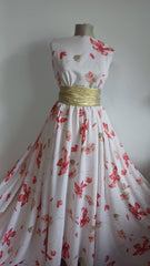 Voal Chifon – Imprimeu Floral Romantic Alb/Roșu VOAL1176