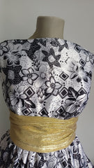 Matase satinata Imprimeu Alb flori Negre MAT1545