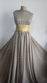 Material elastic plisat somon, cu model în zig-zag ELA1359