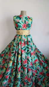 Viscoza Spun Verde Deschis cu Crini Imperiali Roșii VIS1307