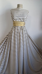 Matase Crepe Crem cu Floricele Negre MAT1050