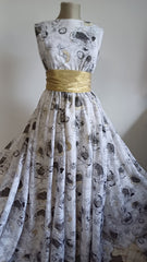 Batist Bumbac Alb flori conturate cu Negru si Glitter Auriu BBC1230