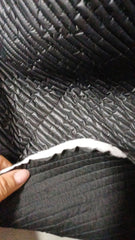 Material Matlasat Negru, model dungat,  pe fata fas tip moncler iar pe dos tricotat STO1377