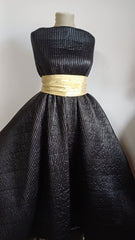 Material Matlasat Negru, model dungat,  pe fata fas tip moncler iar pe dos tricotat STO1377