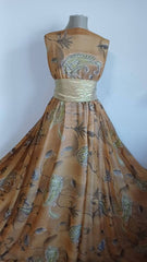 Voal Chifon Camel cu Paisley Olive VOAL1614