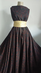 Voal Plin Negru cu Flori Conturate Rosii VOAL1040