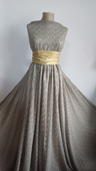 Material elastic plisat somon, cu model în zig-zag  ELA1359